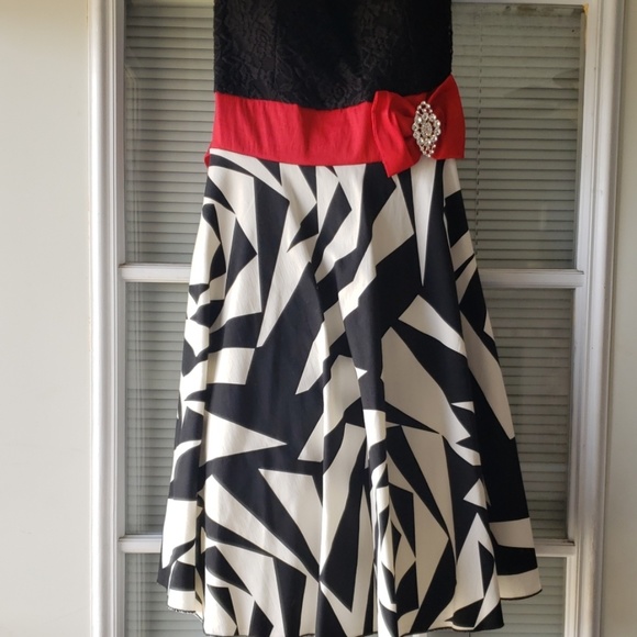 Dress - Picture 1 of 4